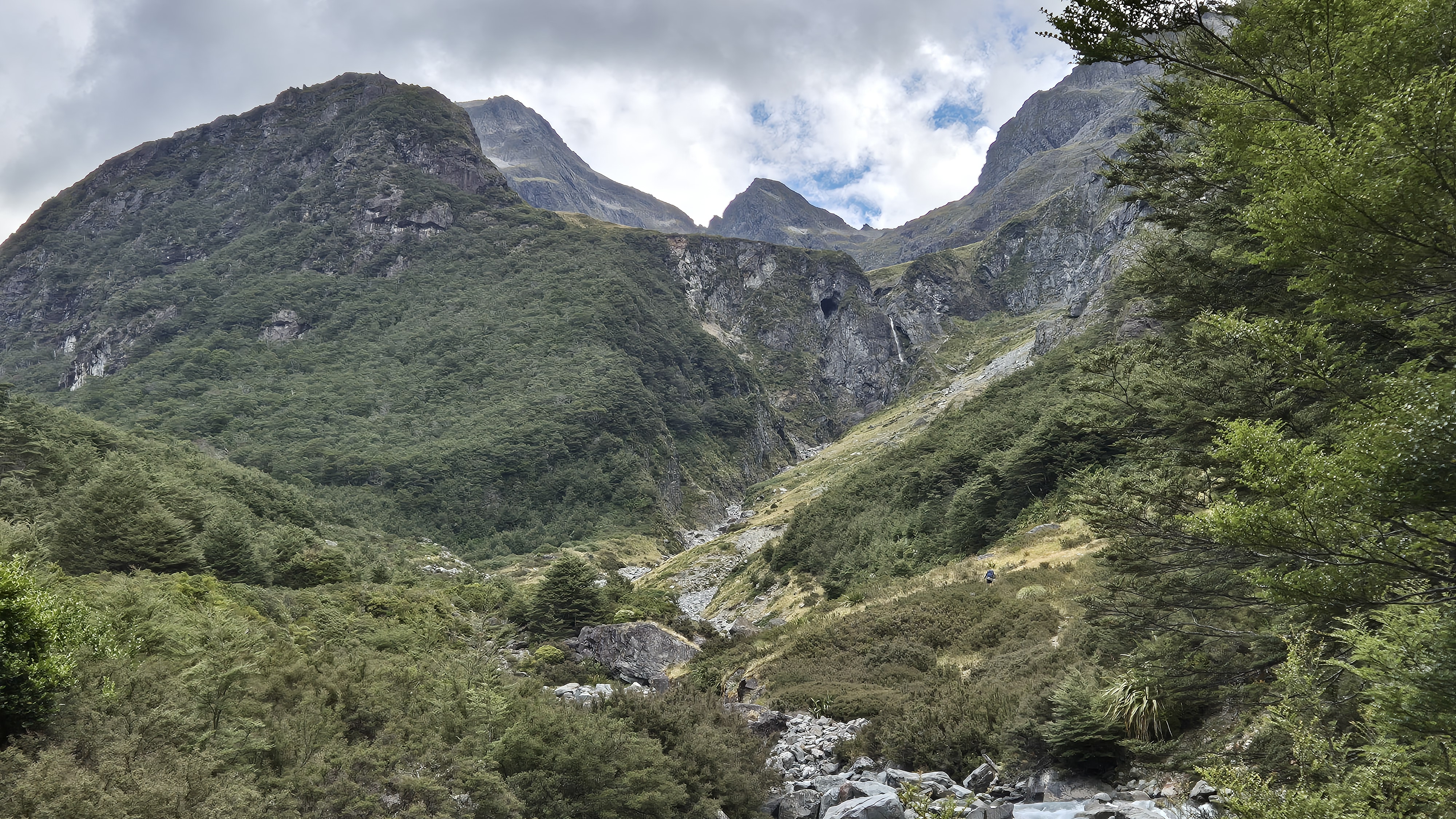 Towards Blue Lake hut, Moss Pass tramp