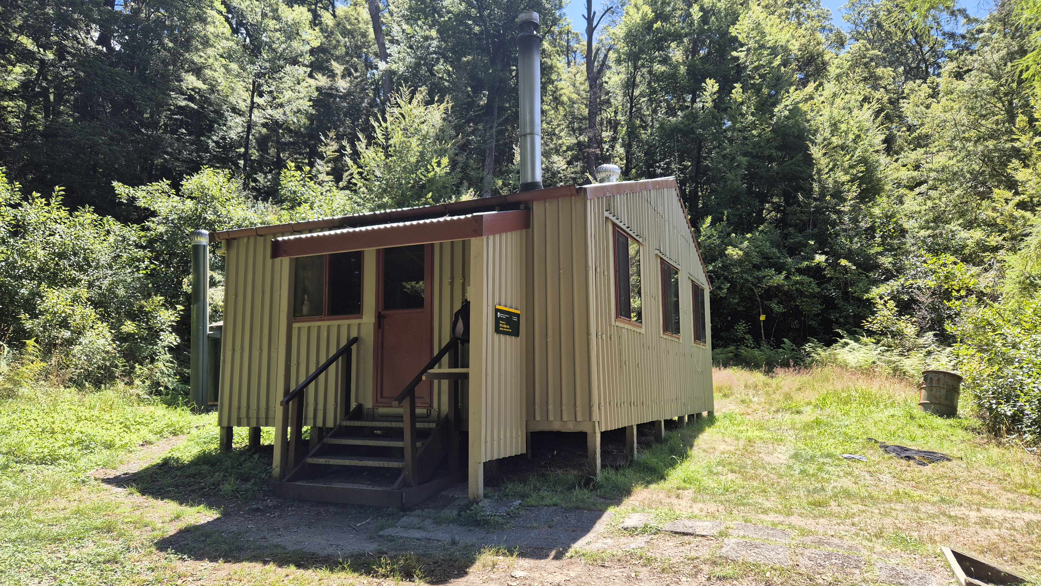 D'Urville hut, Moss pass tramp